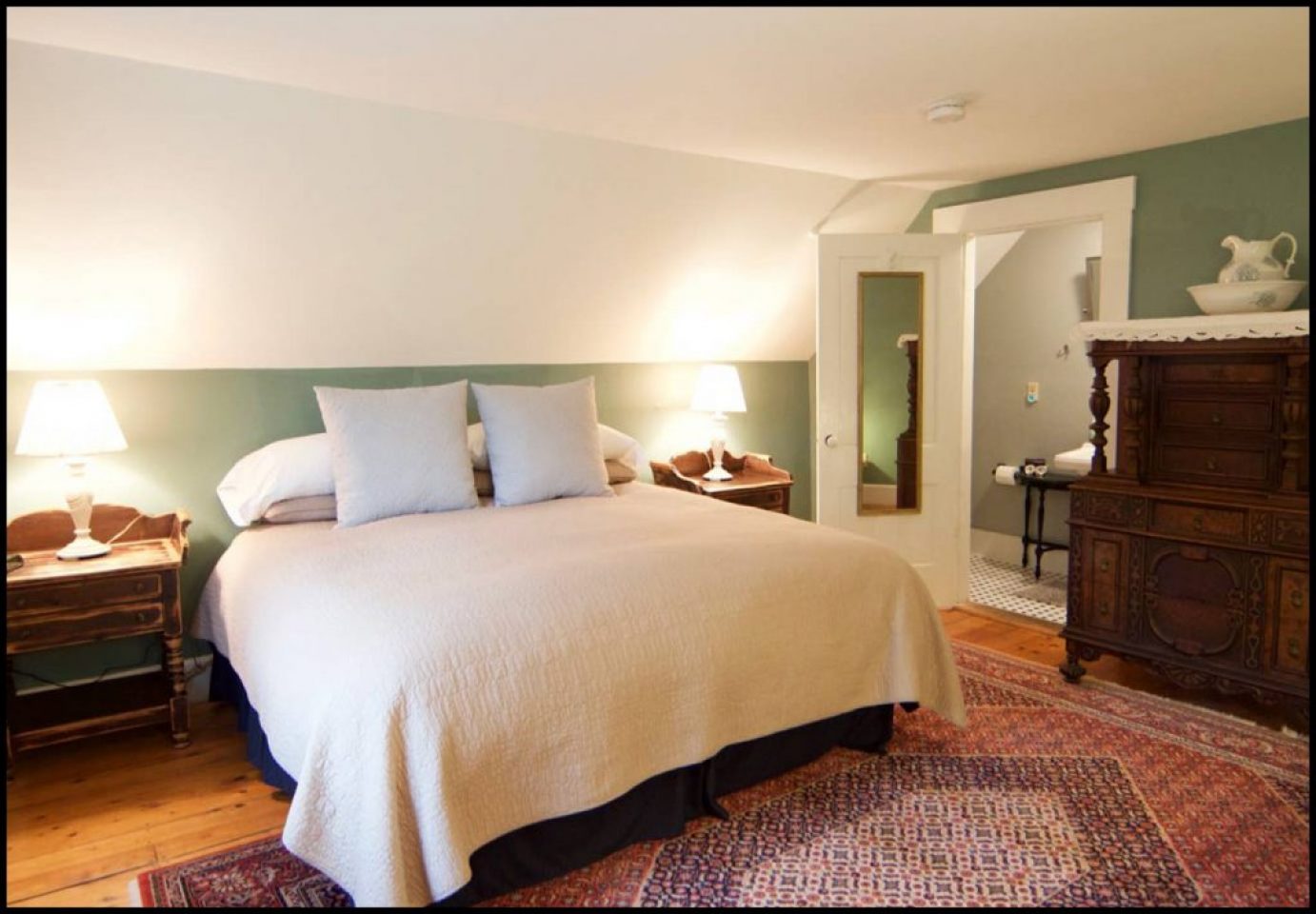 woodbridge inn bedroom